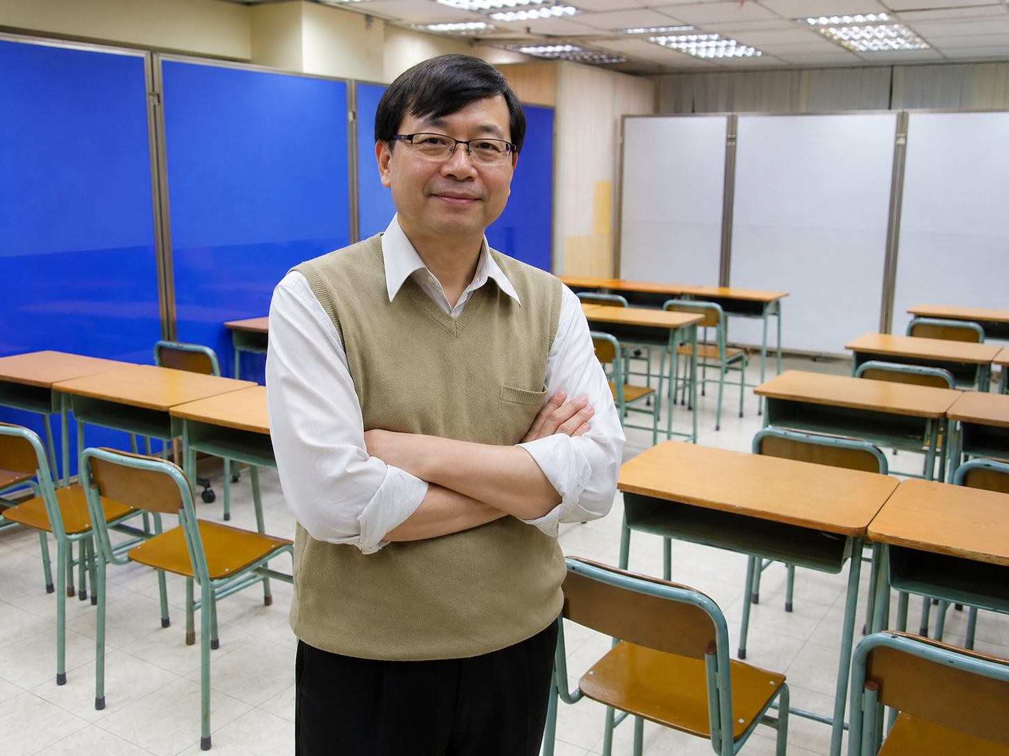 穎恩補習學校校長與課室環境
